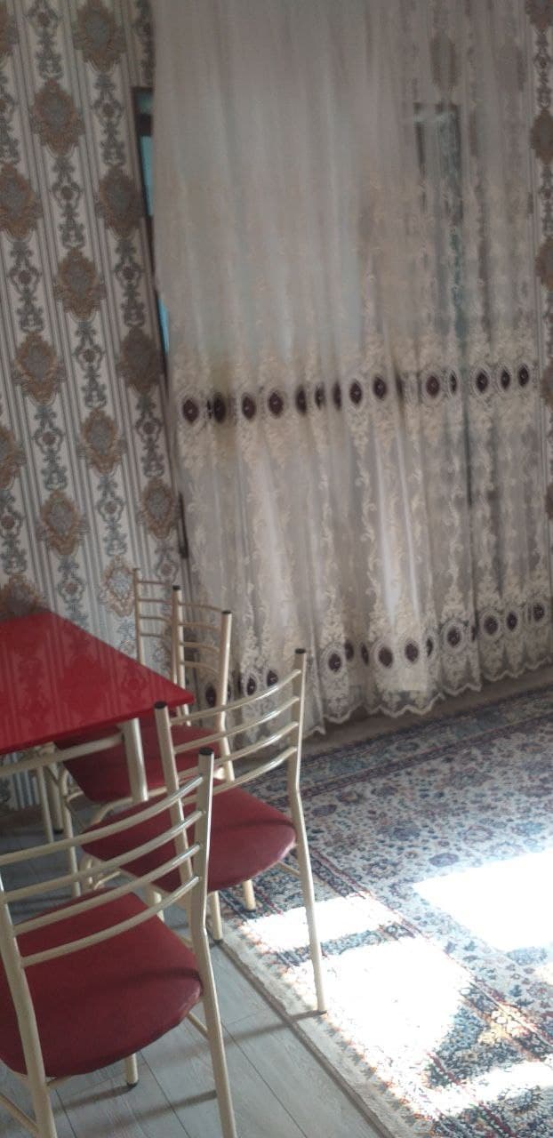 Toshkent viloyati Oqqoʻrgʻon tumani H. Olimjon pemkaKo'p honali uyOilaga emasIshga kelgan erkaklar un