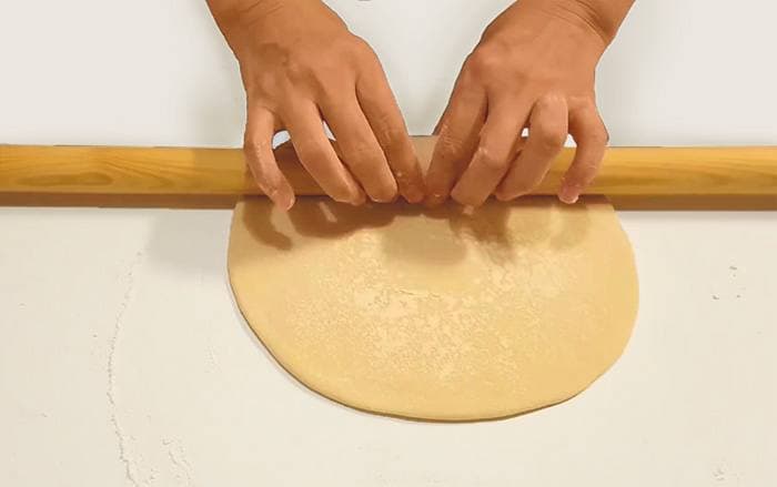 Uchtepa needs a working girl to spread dough and make somsa
