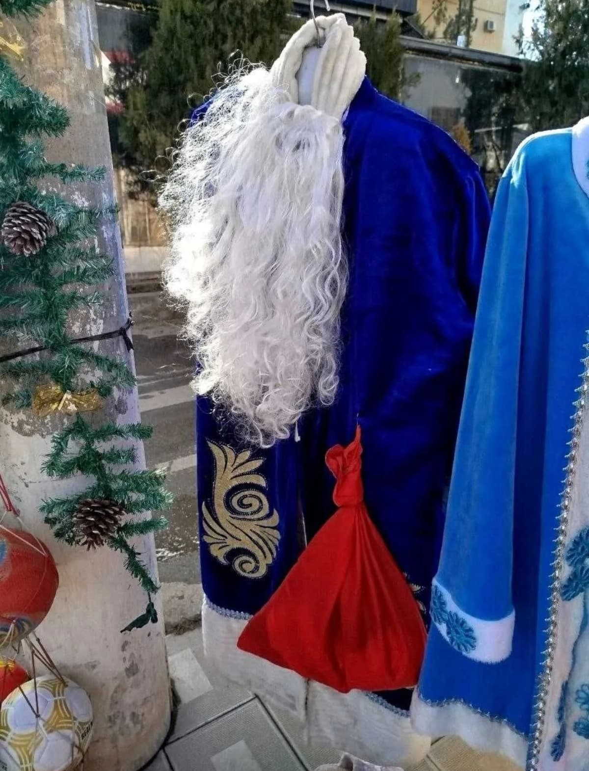 Qorbobo va qorqiz kiyimlari sotiladi va ijaraga beriladi