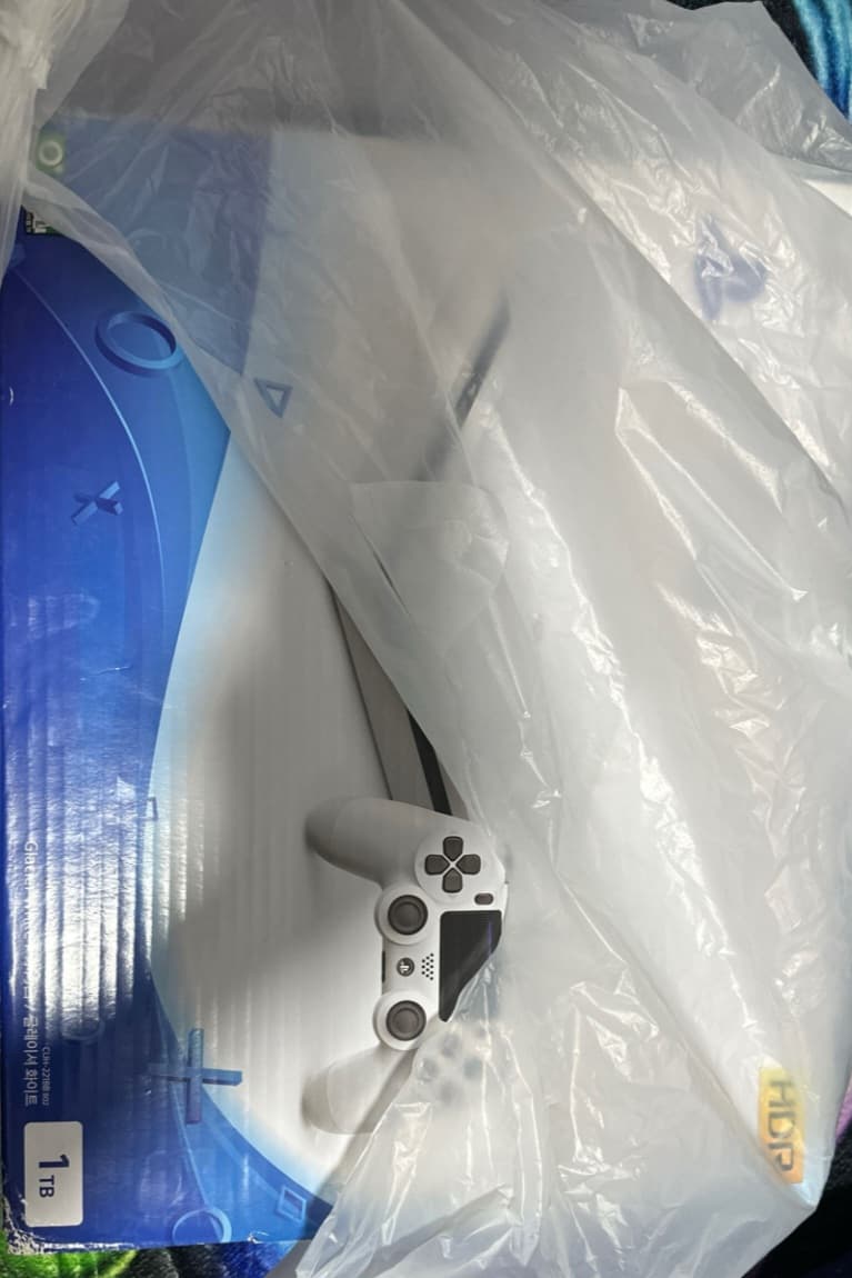 PlayStation 4 Slim Pro 1TB, bortda 15-20 ta original o'yin, 1 yillik kafolat