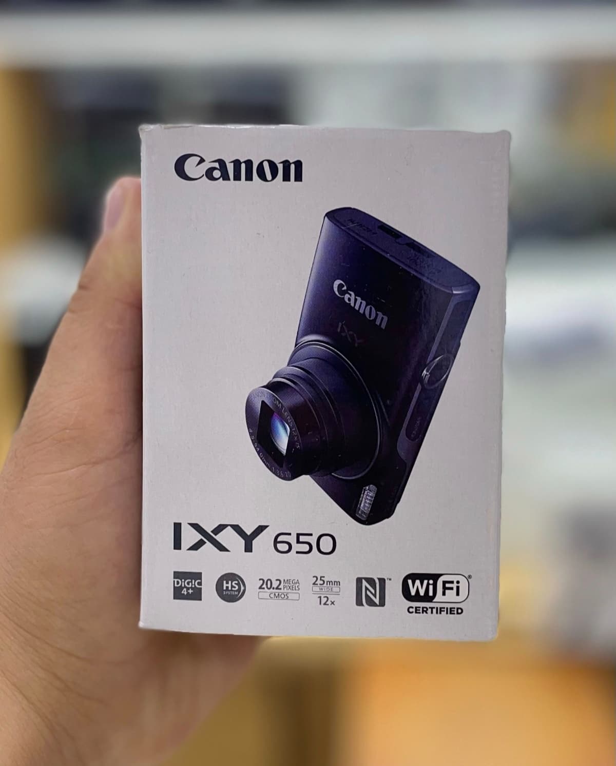 Canon IXY 650.