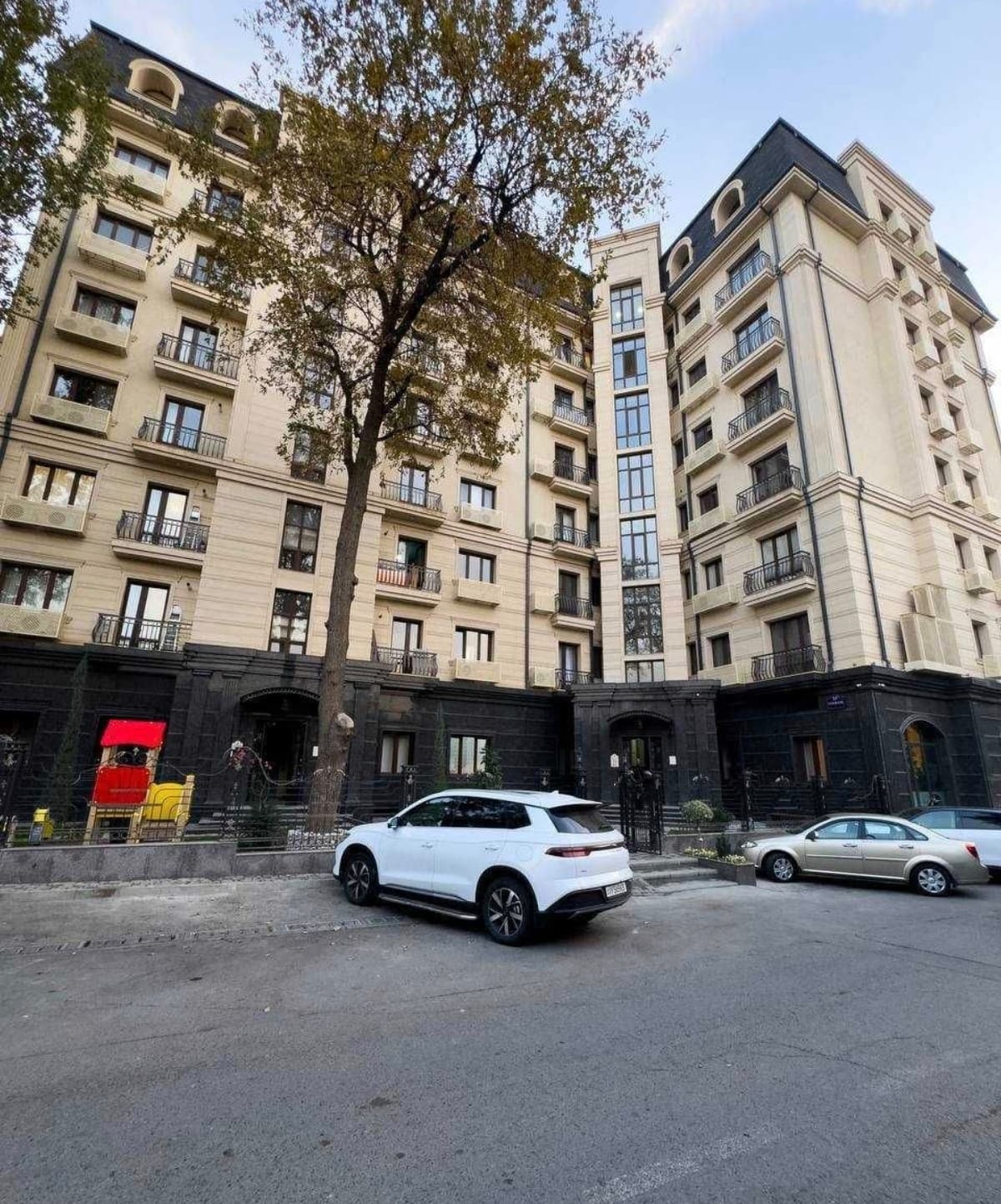 Sayram turar joy majmuasida, metro BIYda mebelli qulay Euro Lux kvartira