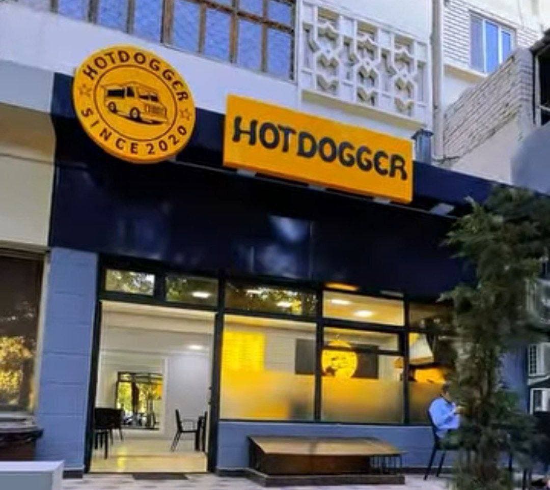 Hotdoger jamoasiga oshpaz yordamchilari kerak