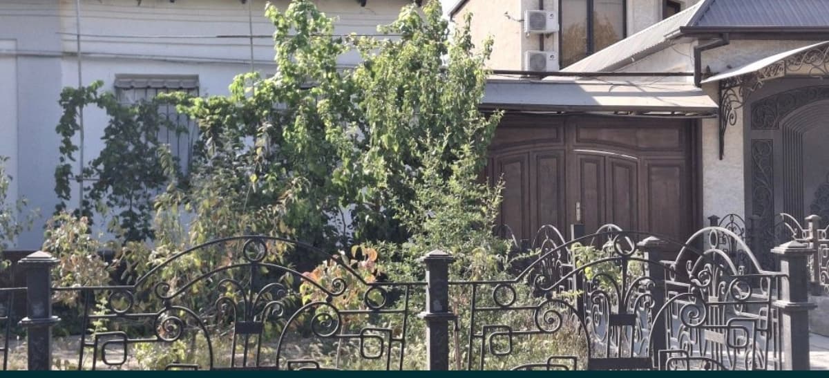 DOMBROBODDA 2sotixli hovli srechna sotiladi uzimi uyim narhini kelishamz