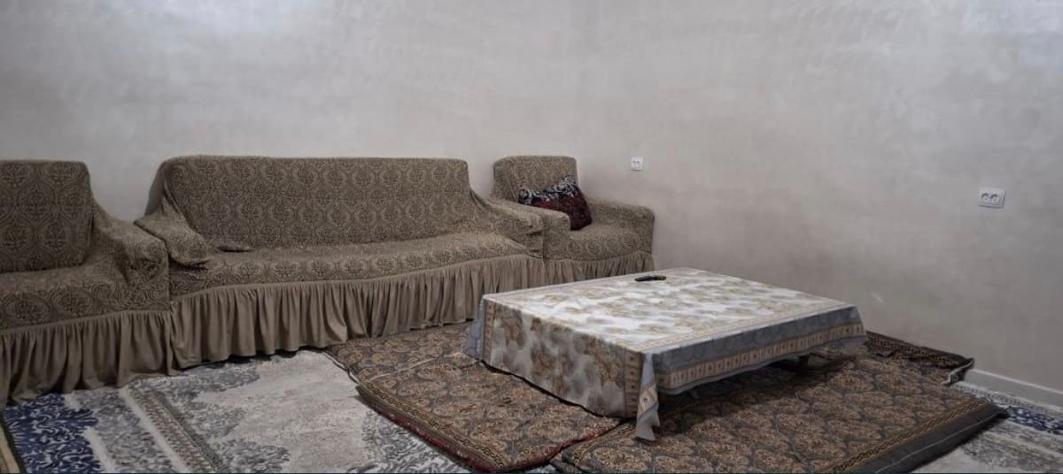 DOMBROBODDA 2sotixli hovli srechna sotiladi uzimi uyim narhini kelishamz