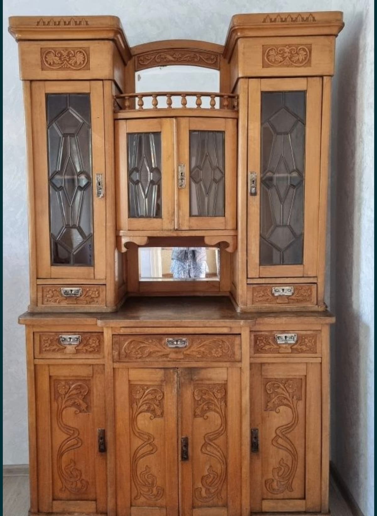 Антикварный буфет