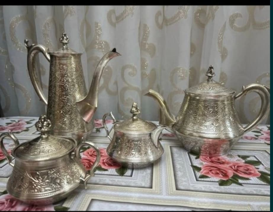Choy xizmati sotiladi