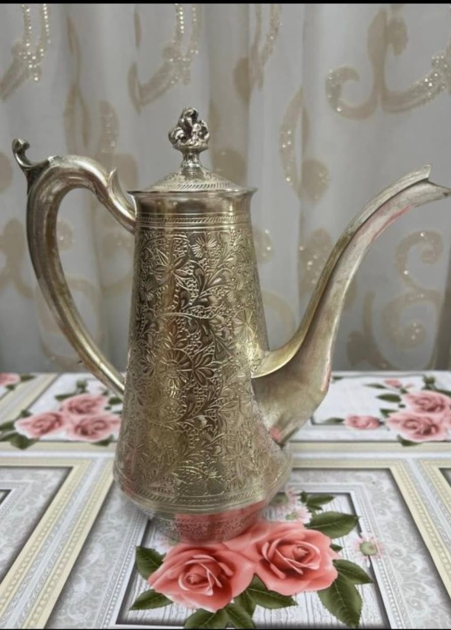 Choy xizmati sotiladi