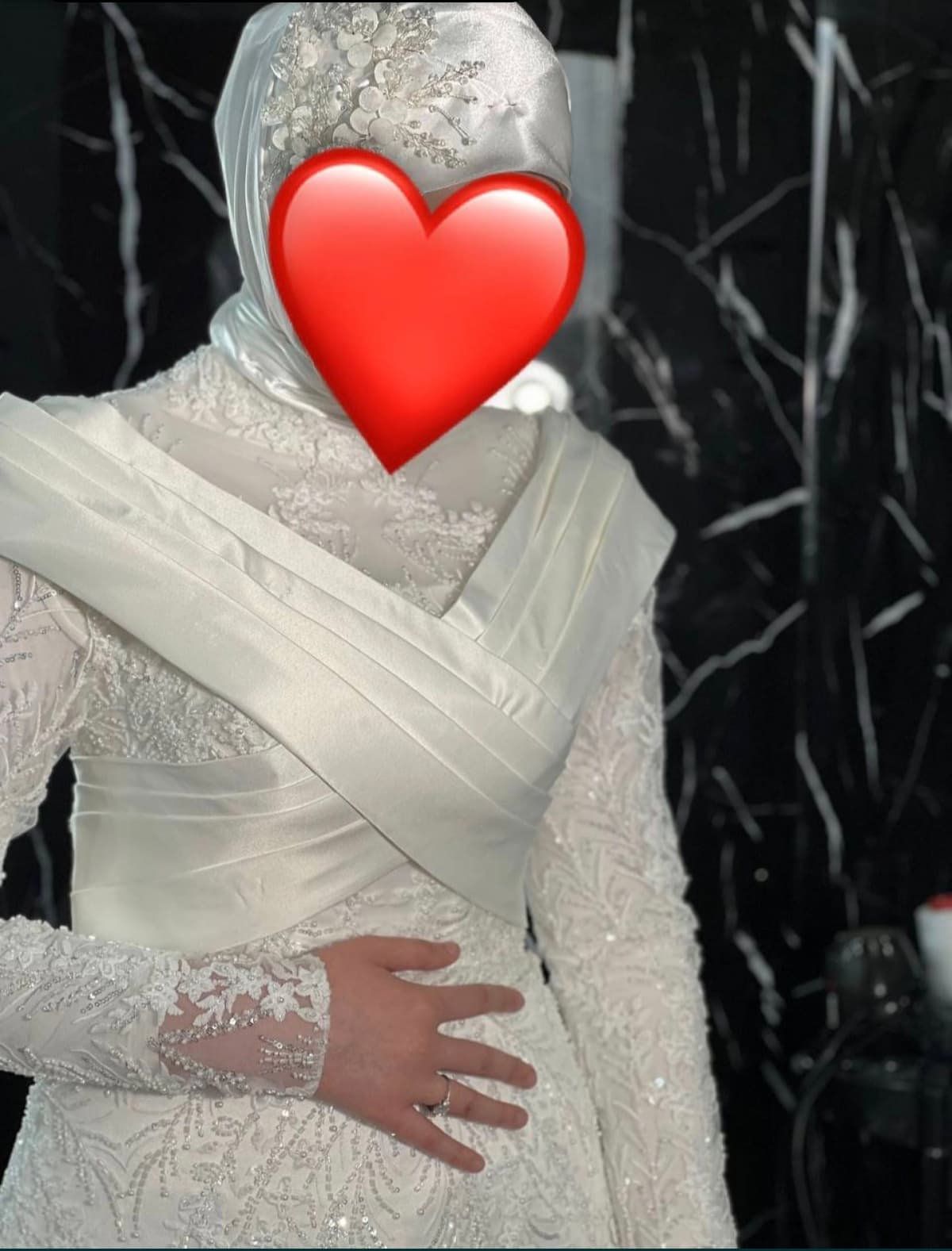 Oq ko'ylak  Kelin ko'ylak    Bir marta kiyilgan oq ko'ylak
