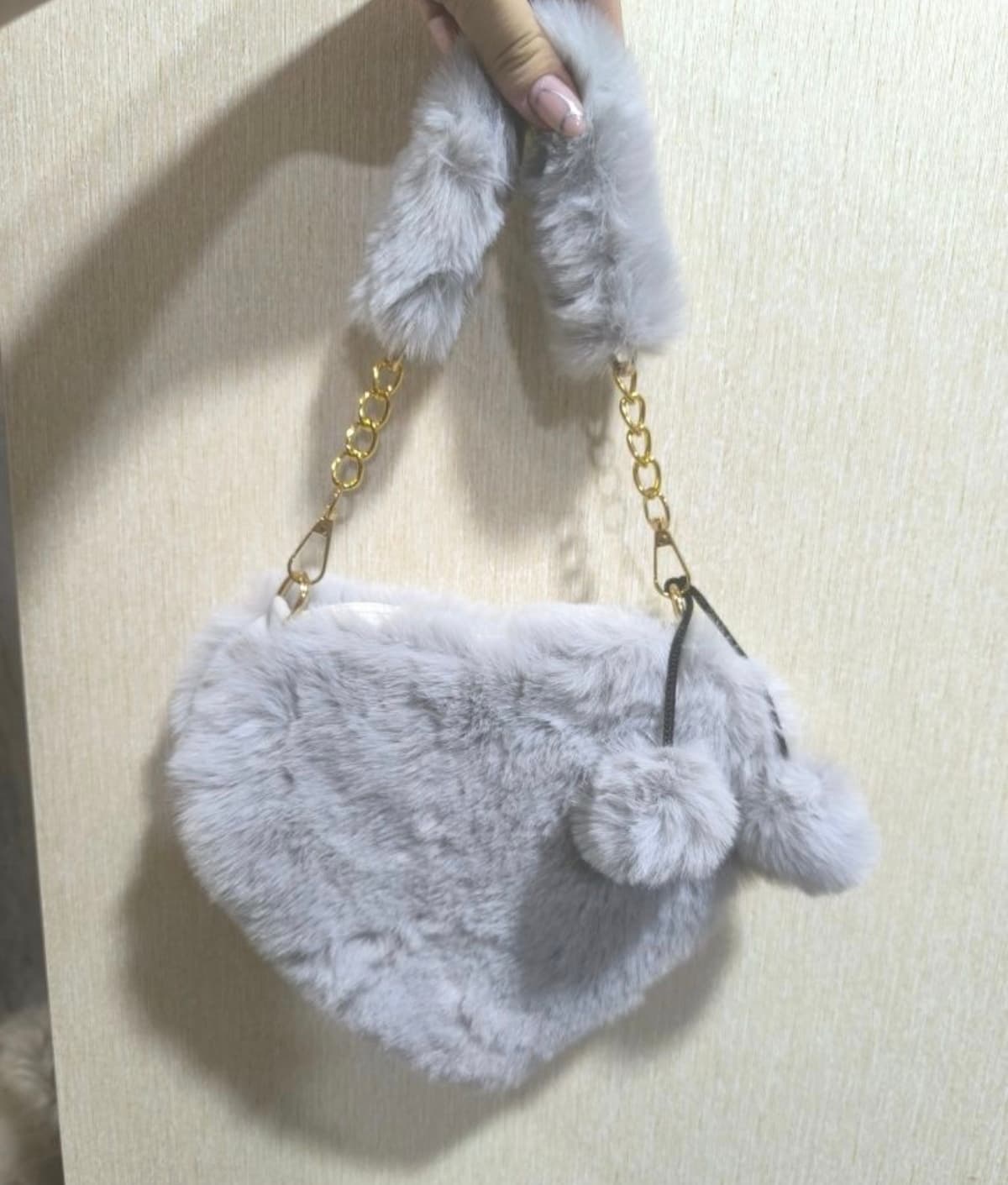 Женские меховые сумочки