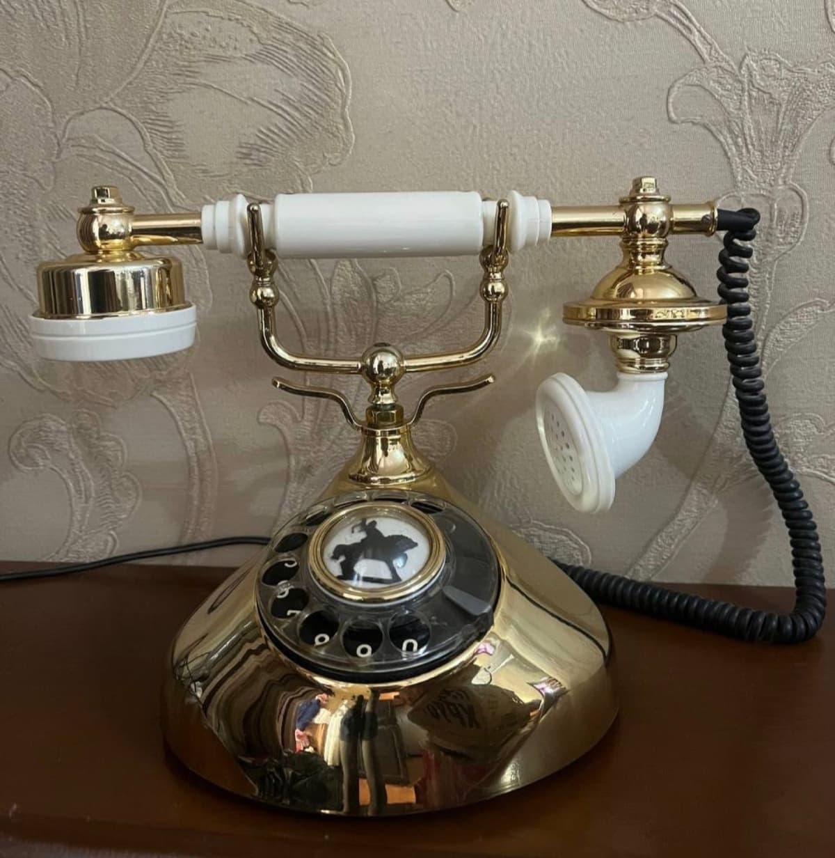 Noyob telefon, ishlayapti