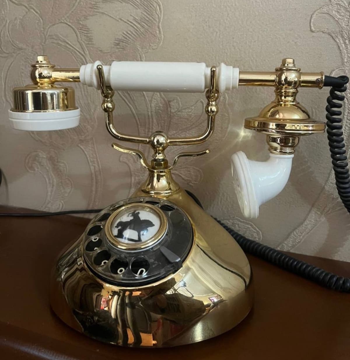 Noyob telefon, ishlayapti