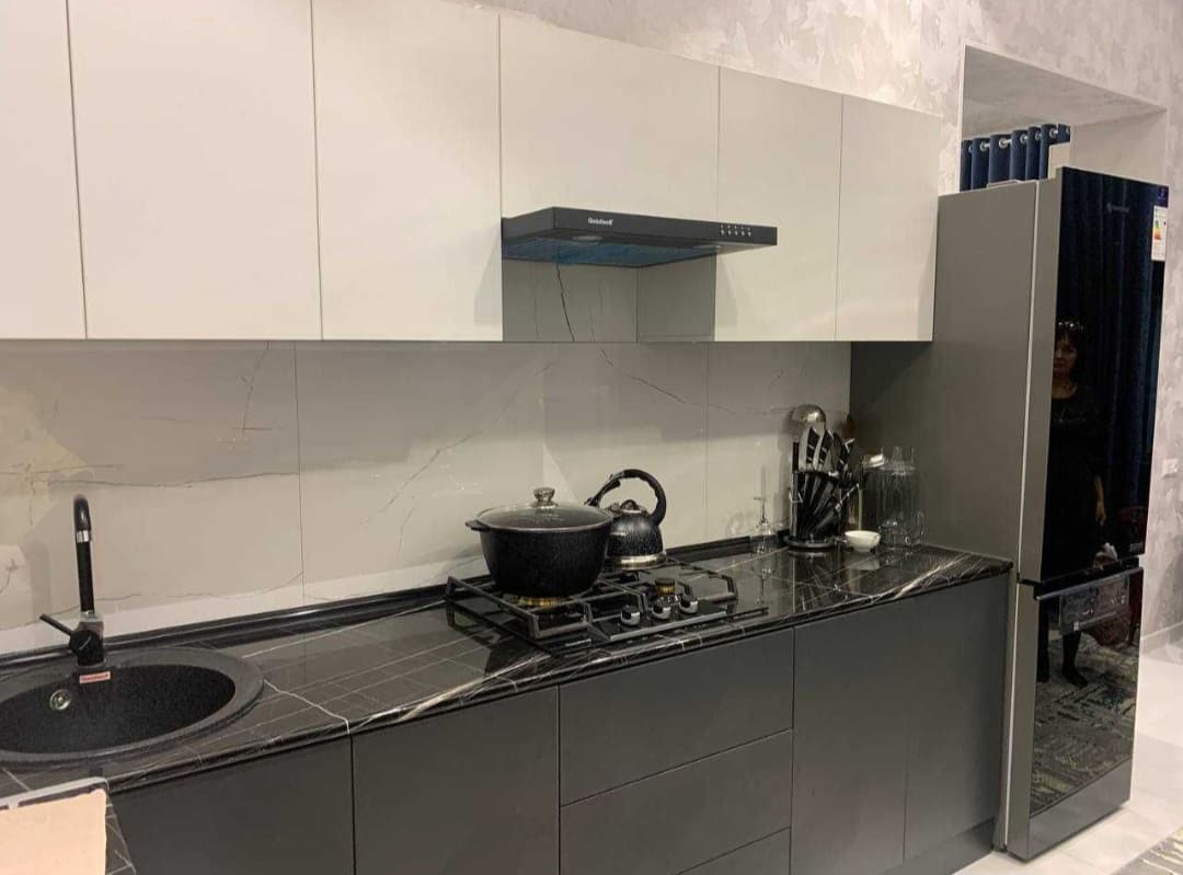 Dacha ijarasi Toshkentdan 5 km uzoqlikda: basseyn, sauna va hammomli uy. Dacha egasi.