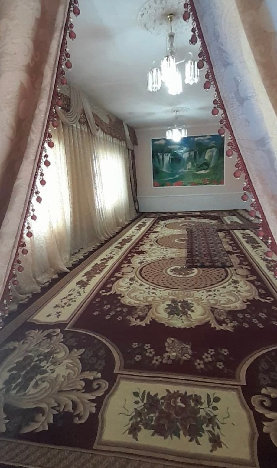Hovli srochni sotiladi hamma joyi yaxshi