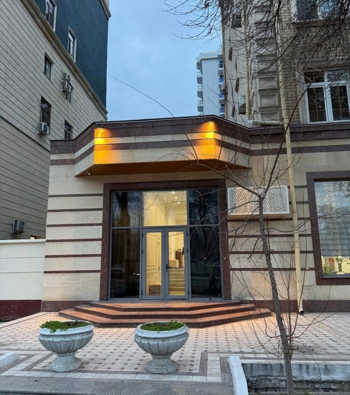 Продается небольшое помещение на ул. Нукус, ориентир: Пос-во России, 98м²