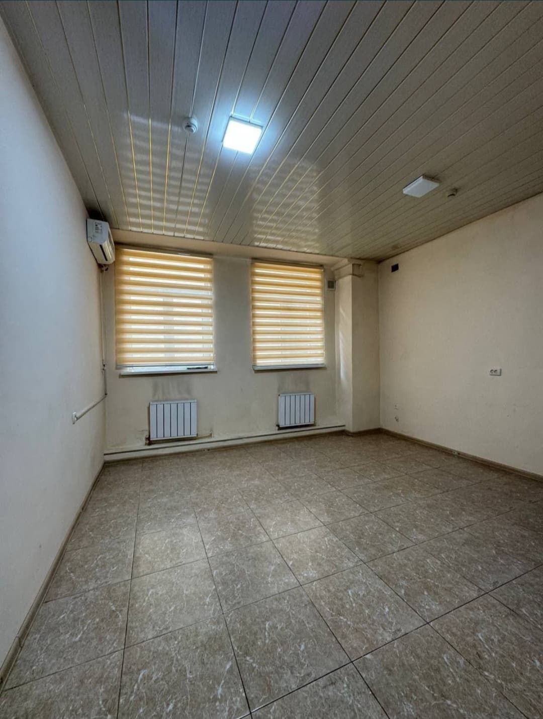 Yunusabad Amer elchixonasi ofisi ijaraga 18m2. 240 USD uchun barcha shartlar mavjud