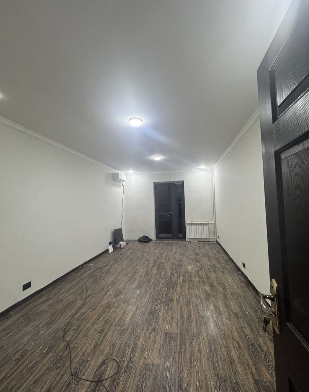 Megaplanet Universam Sdayotsya Qulay ofis, maydoni 15 m² (300 kv.m). Tunu kun mavjud.