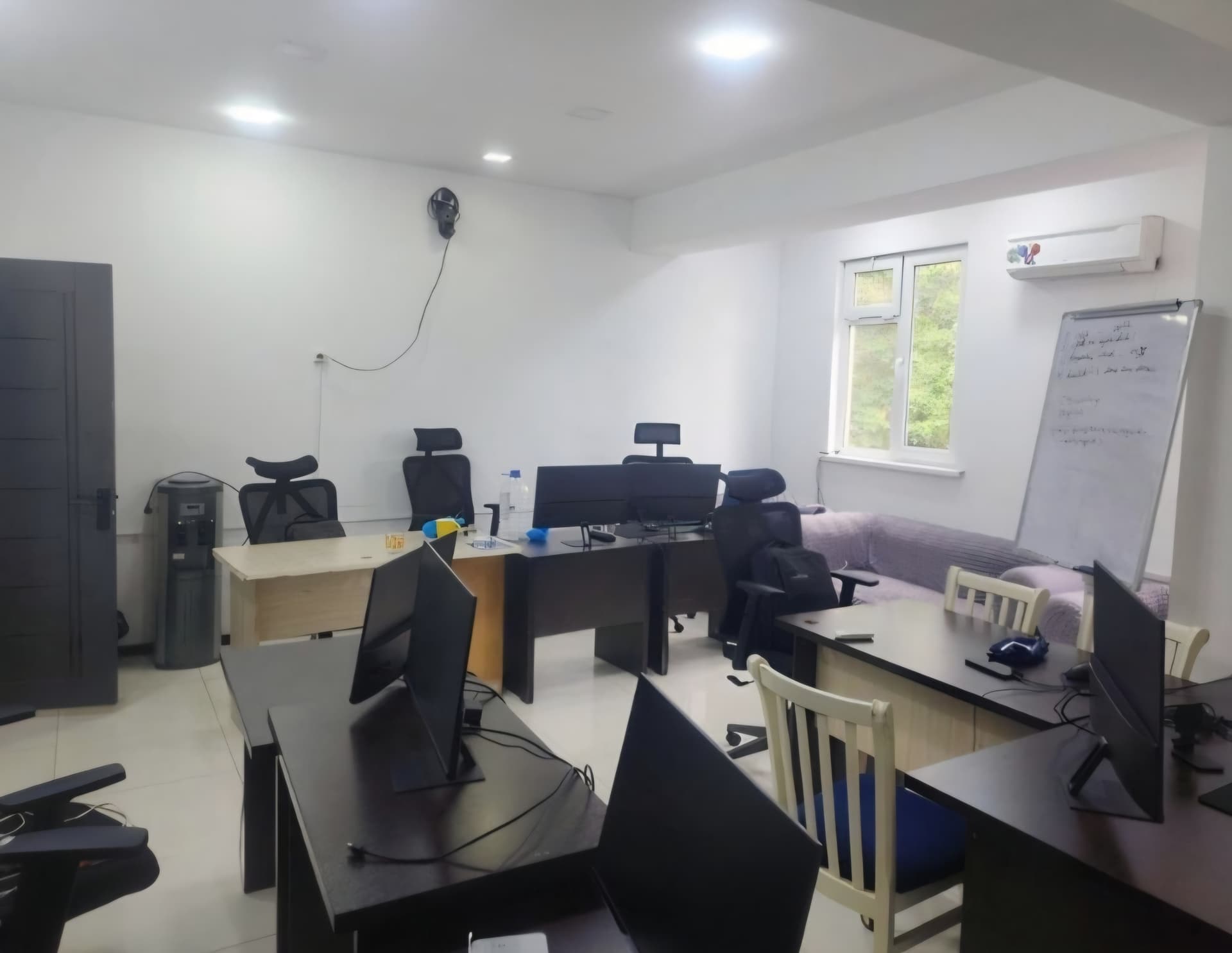 Ijaraga oladigan ofis. Chilanzar 12-chorak Uchtepa solig'i bilan jihozlangan