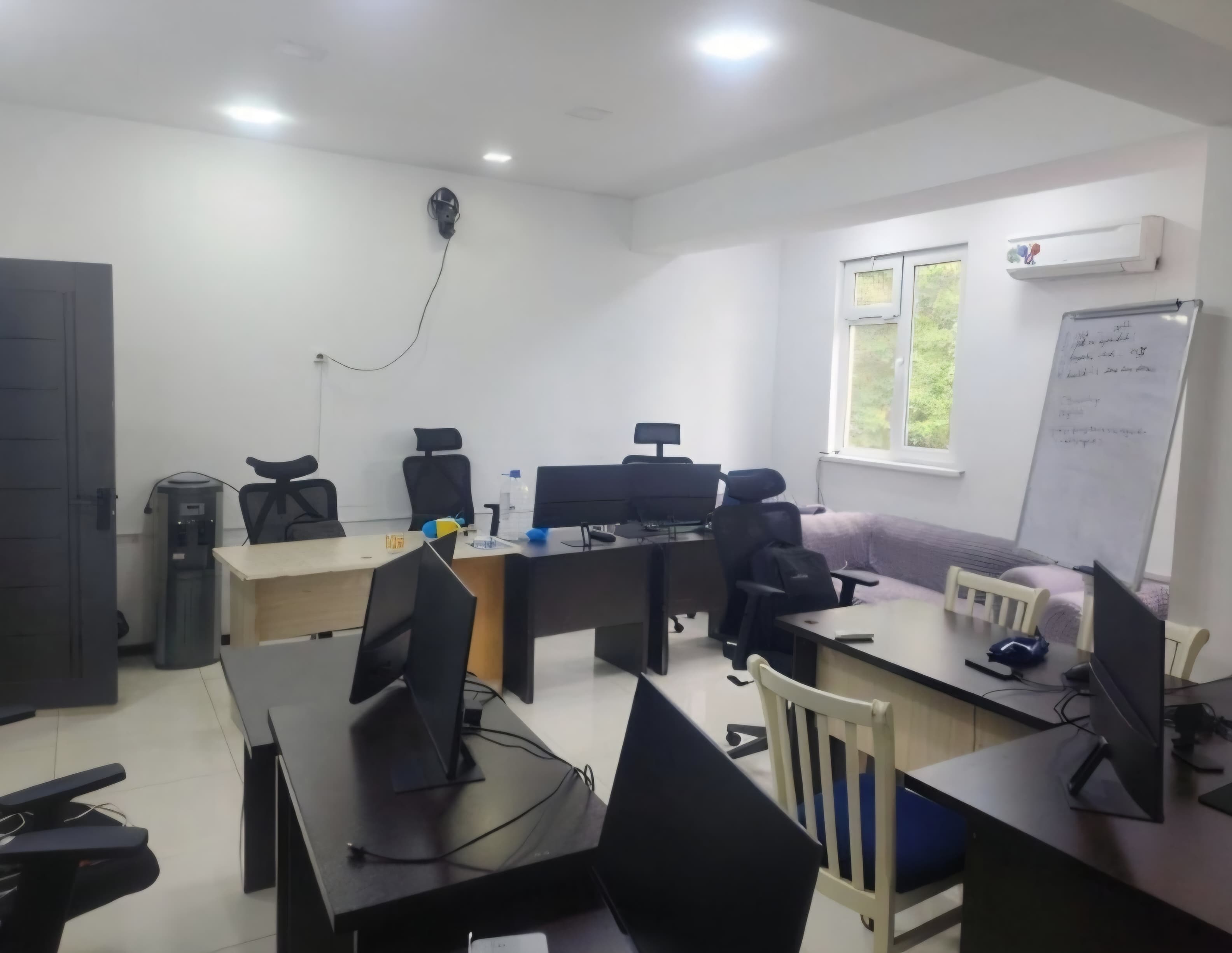 Ijaraga oladigan ofis. Chilanzar 12-chorak Uchtepa solig'i bilan jihozlangan