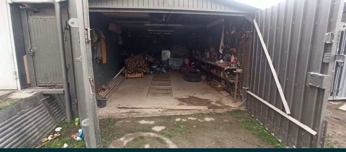 Garage iz svelera