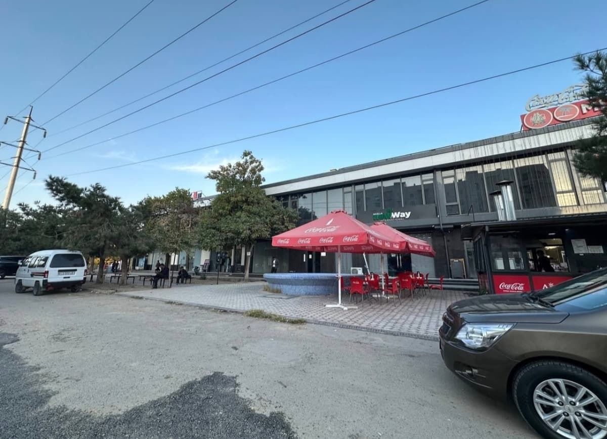Ijaraga Kushbegi birinchi chizig'ida 1000 m2 maydonli xona.