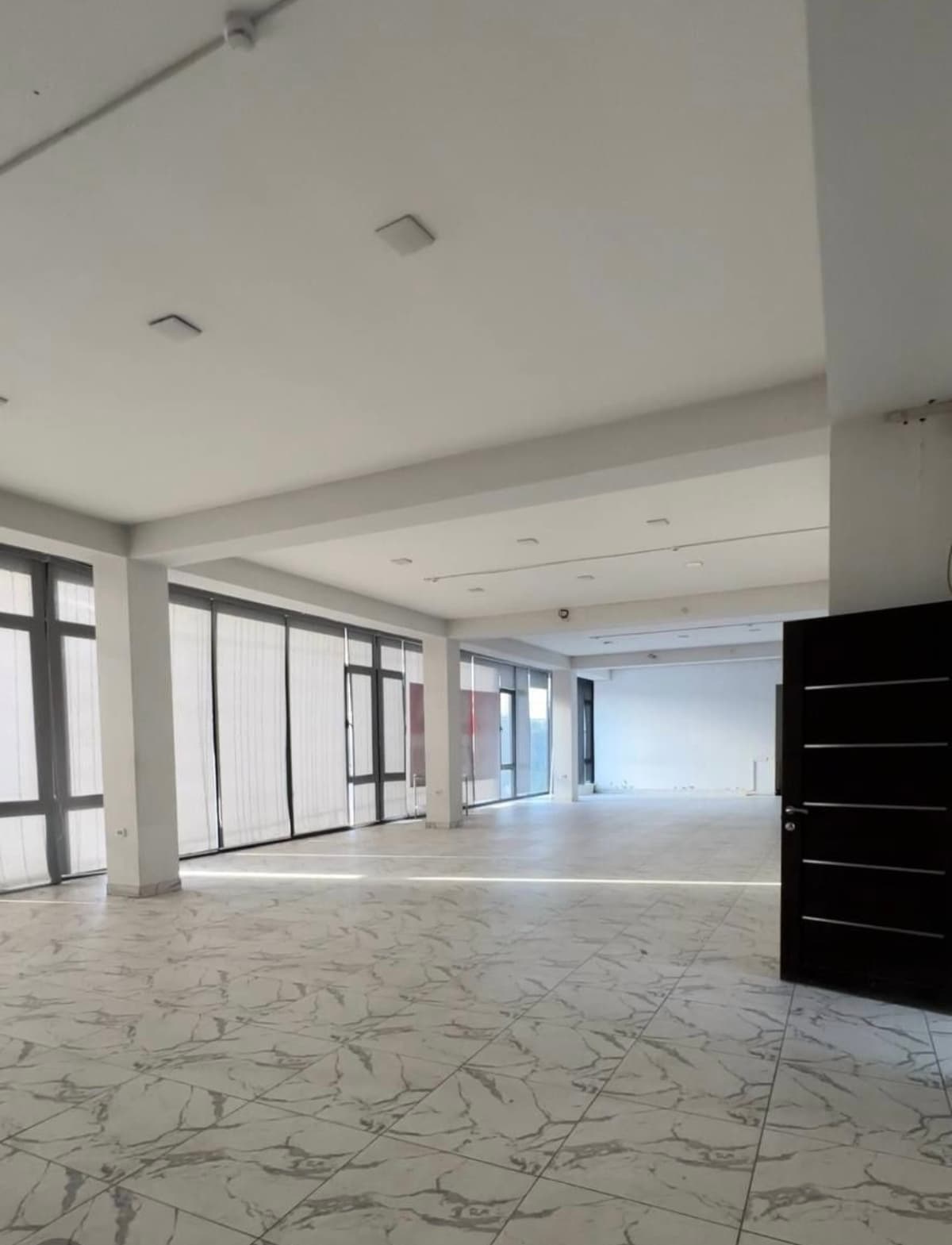 Ijaraga Kushbegi birinchi chizig'ida 1000 m2 maydonli xona.