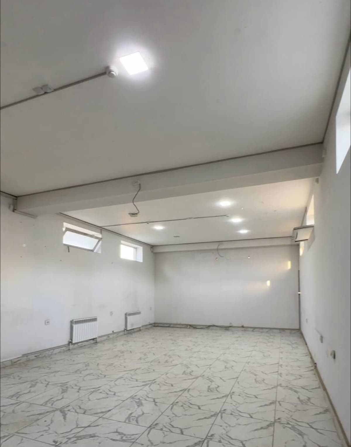 Ijaraga Kushbegi birinchi chizig'ida 1000 m2 maydonli xona.