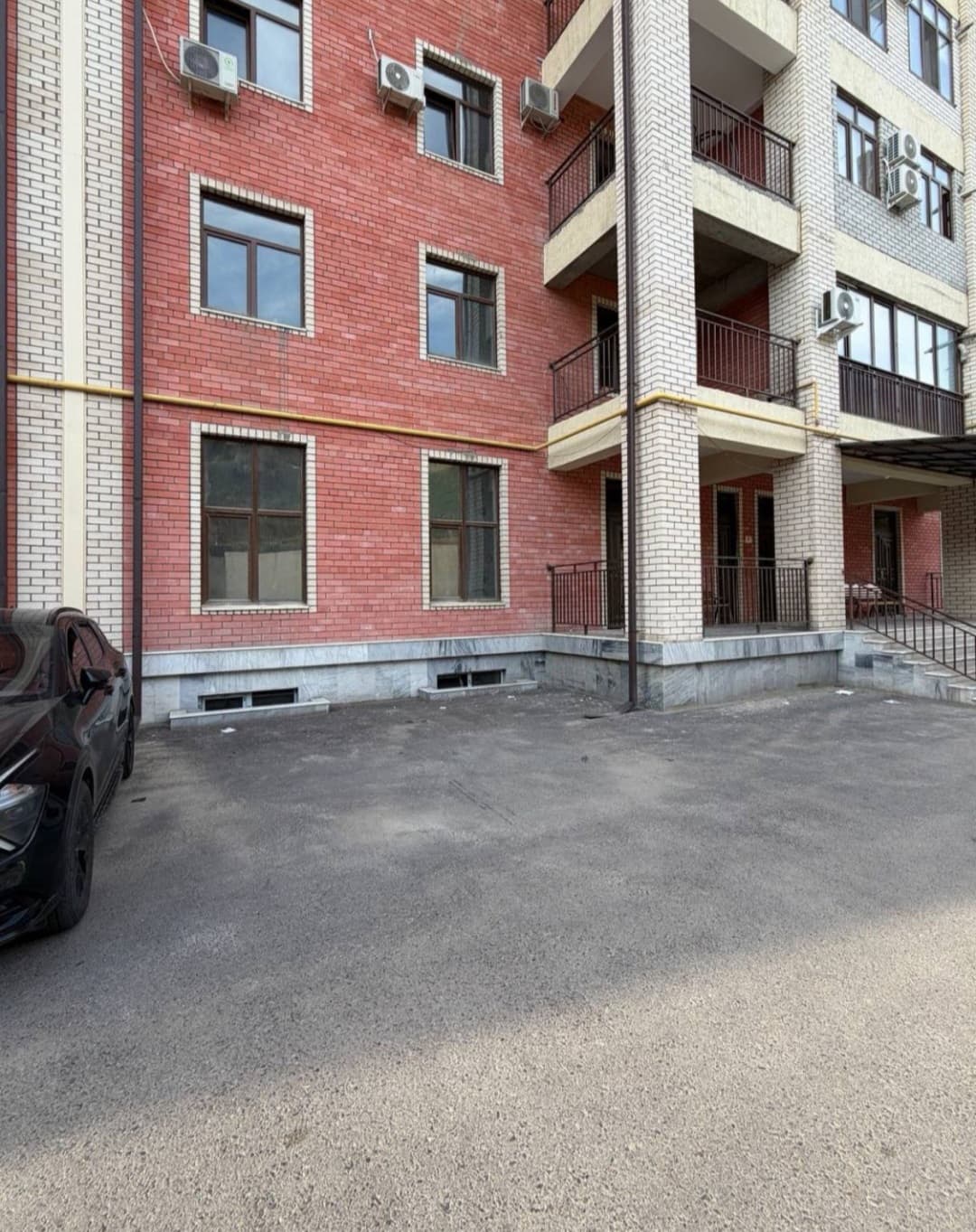 Guncha Versailles Yashash bo'lmagan binolar ikkinchi liniya 135 kv.m qutisi shoshilinch