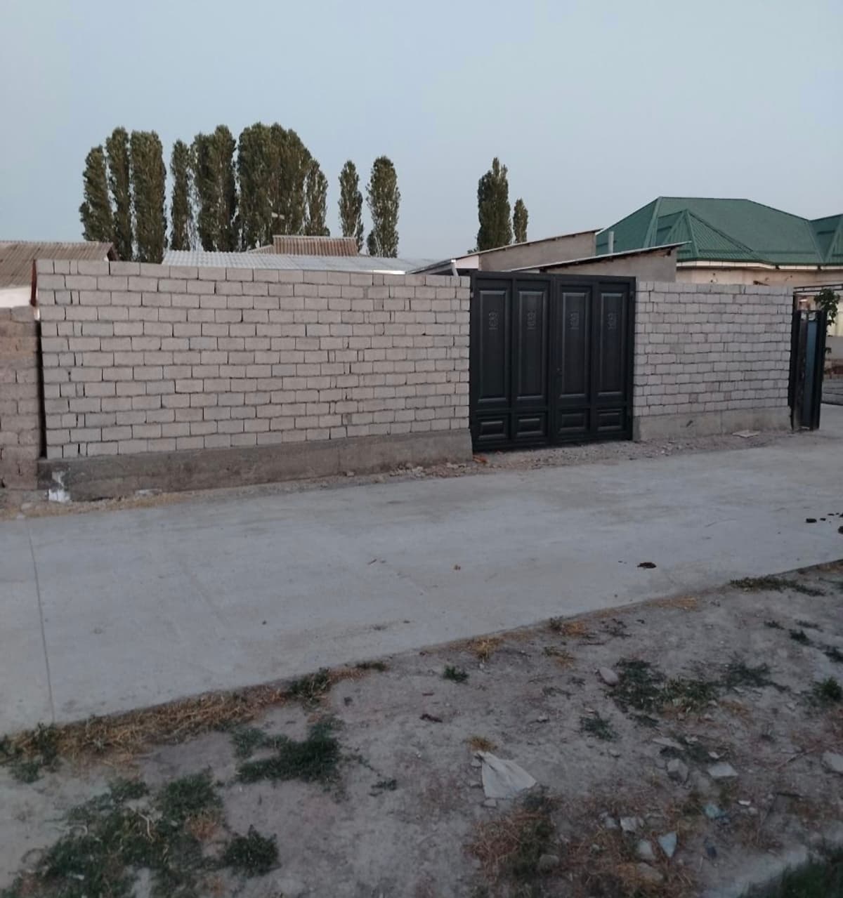 Sotuvga qo'yilgan yangi uy.