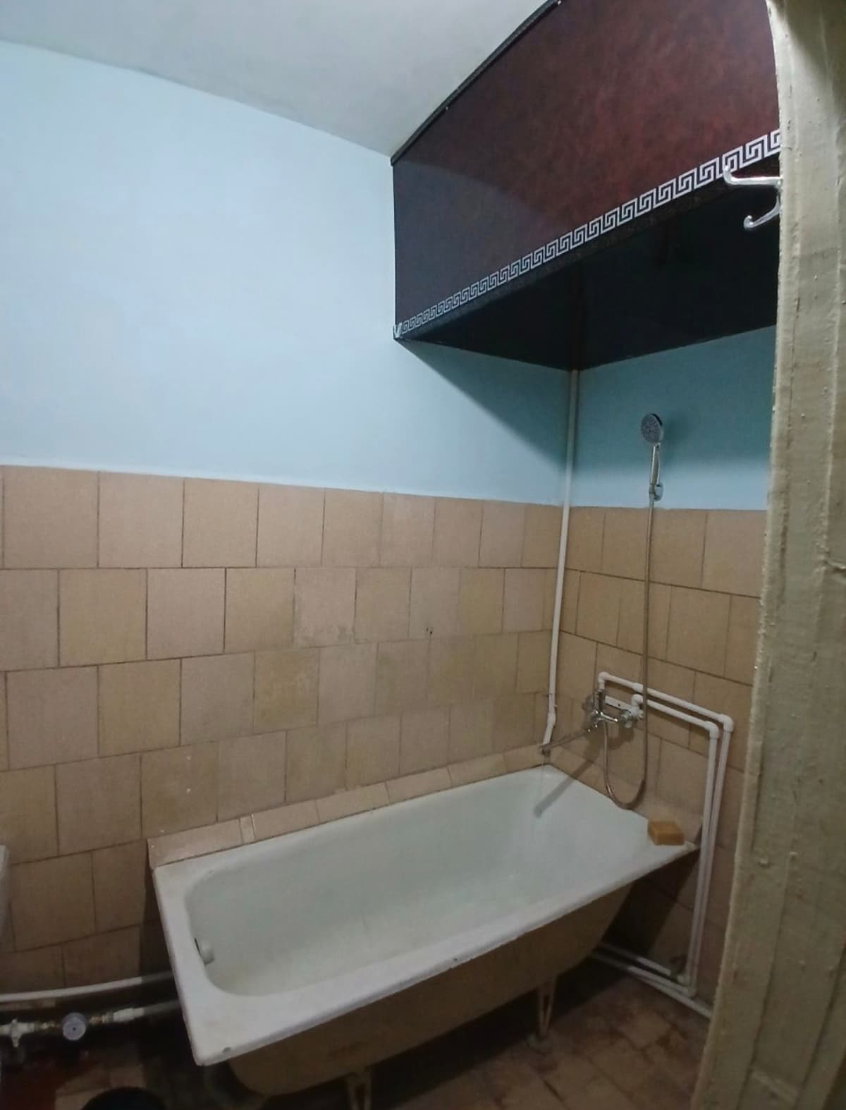 Qarshi shahar viloyat pirakiraturasi yonida