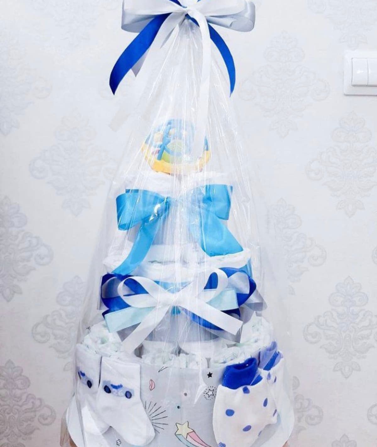 Diaper cake. Gifts are the smallest