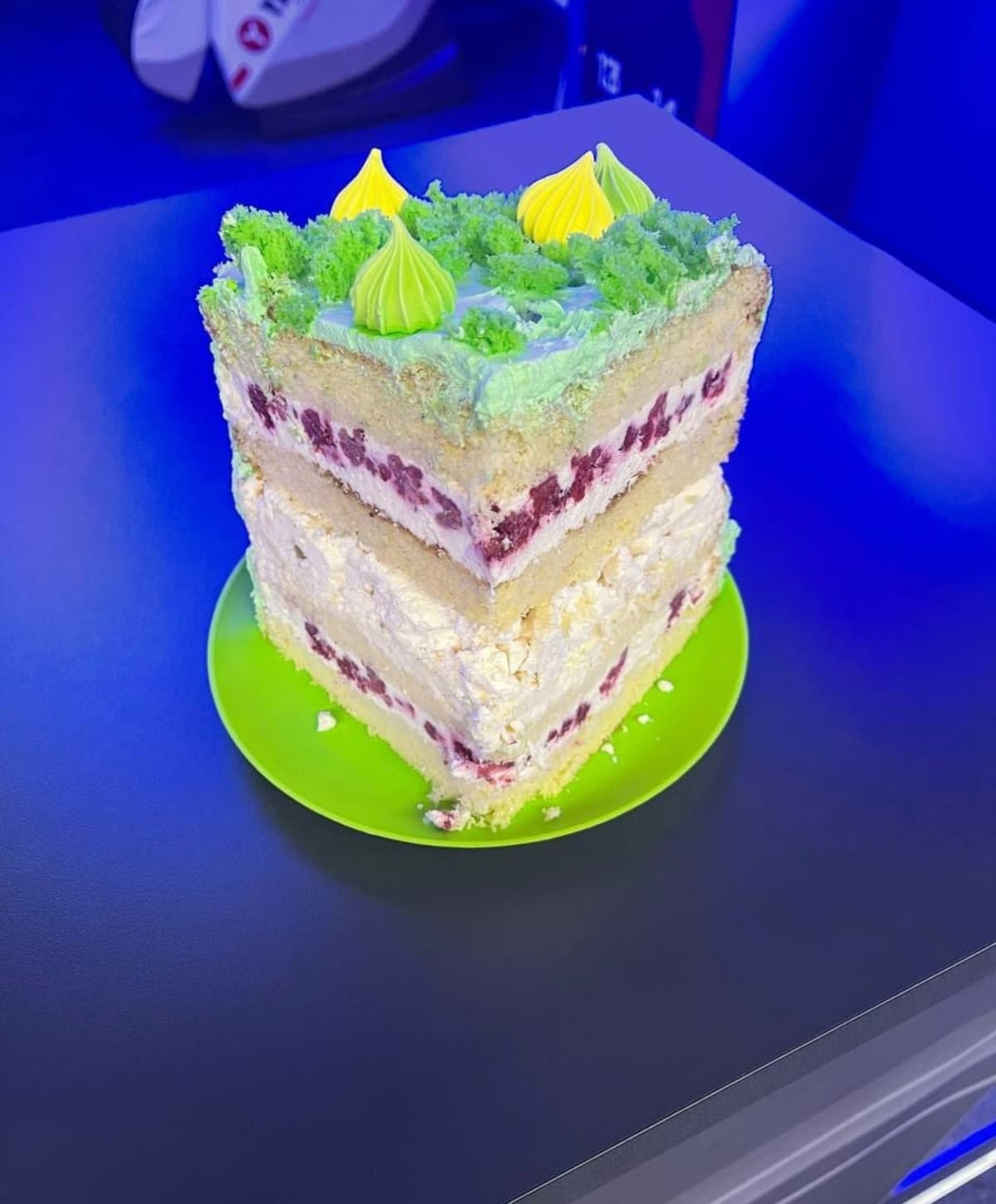 Buyurtma uchun mazali, nozik, yuqori sifatli tortlar.