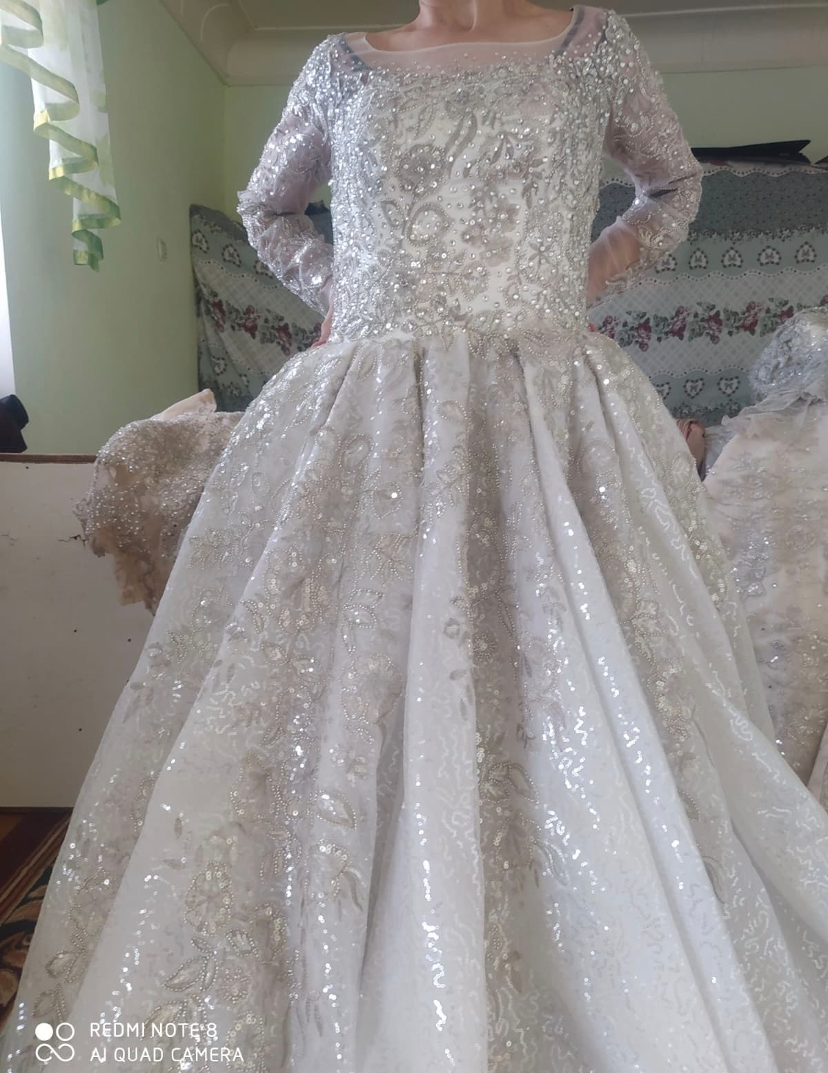 Oq koylaklar salon uchun