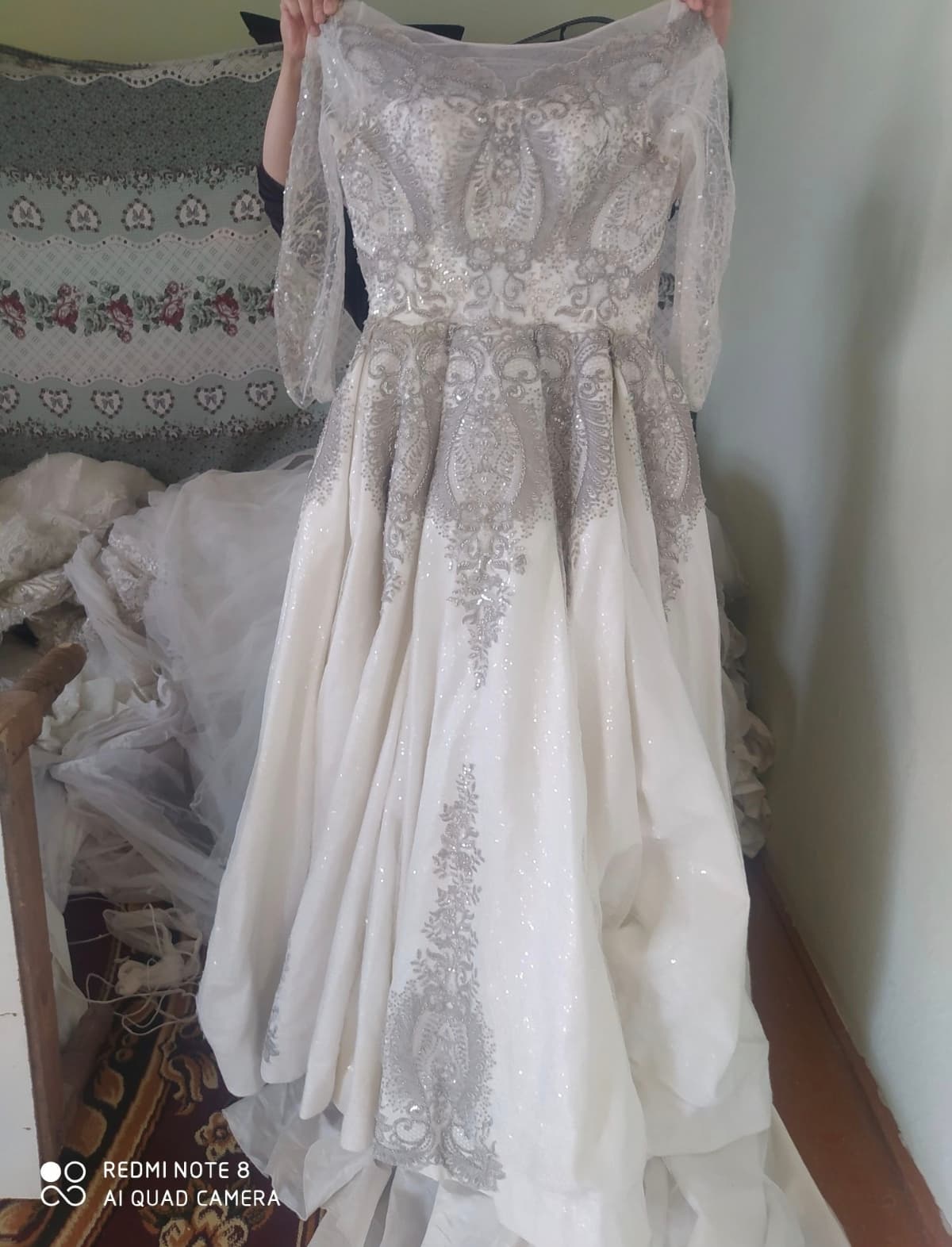 Oq koylaklar salon uchun