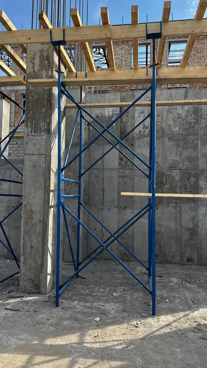 аренда Телескопическая стойка 3.5м