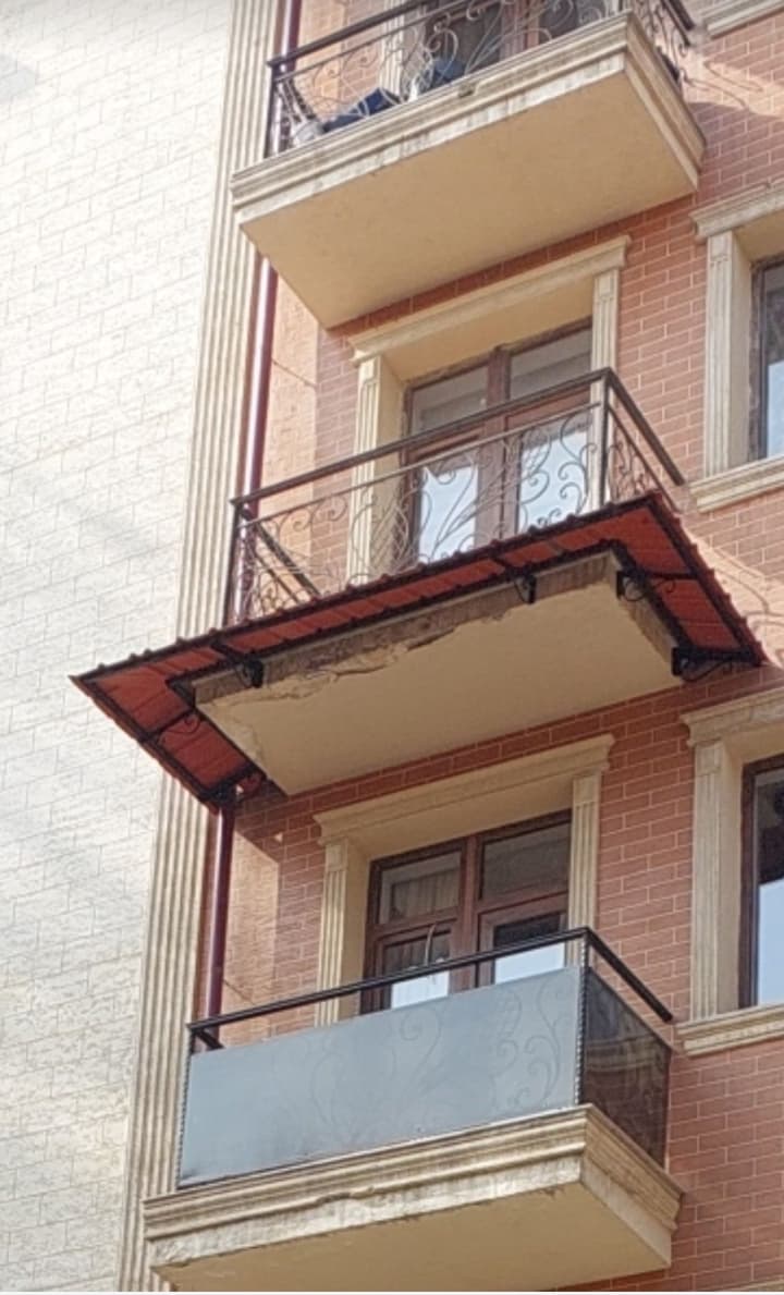 Har qanday murakkablikdagi oynalar ustiga soyabon o'rnatish