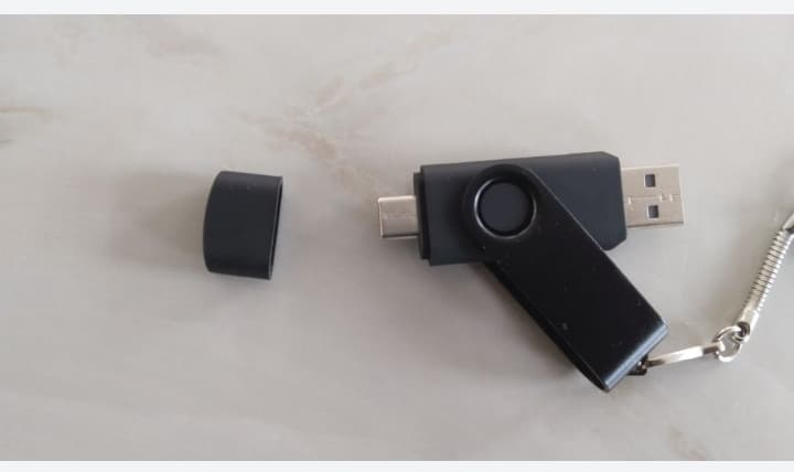 USB va typeC telefonlarga mos keluvchi 64Gb original fleshka aksiya holatda sotiladiMEGA AKSIYA NARXI 90 000 SOʻMUlgurib qoling mahsulot soni cheklangan