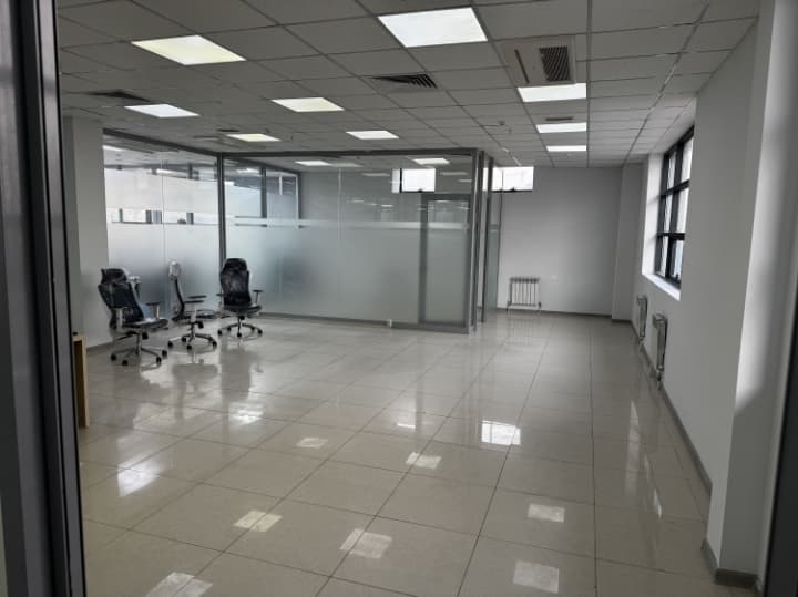 Ijaraga beriladigan biznes markazi Seoul Plaza, 77, 60 kv.m.