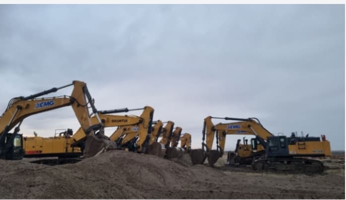 Rent an excavator Komatsu 1250
