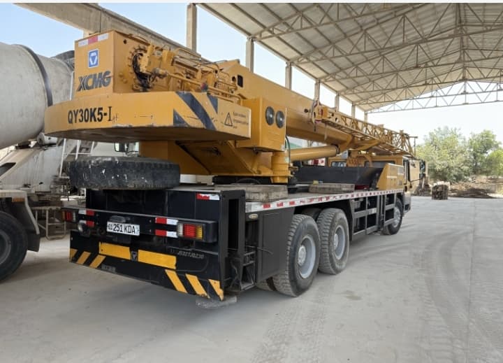 30 ton truck crane - reliability and power for any task!