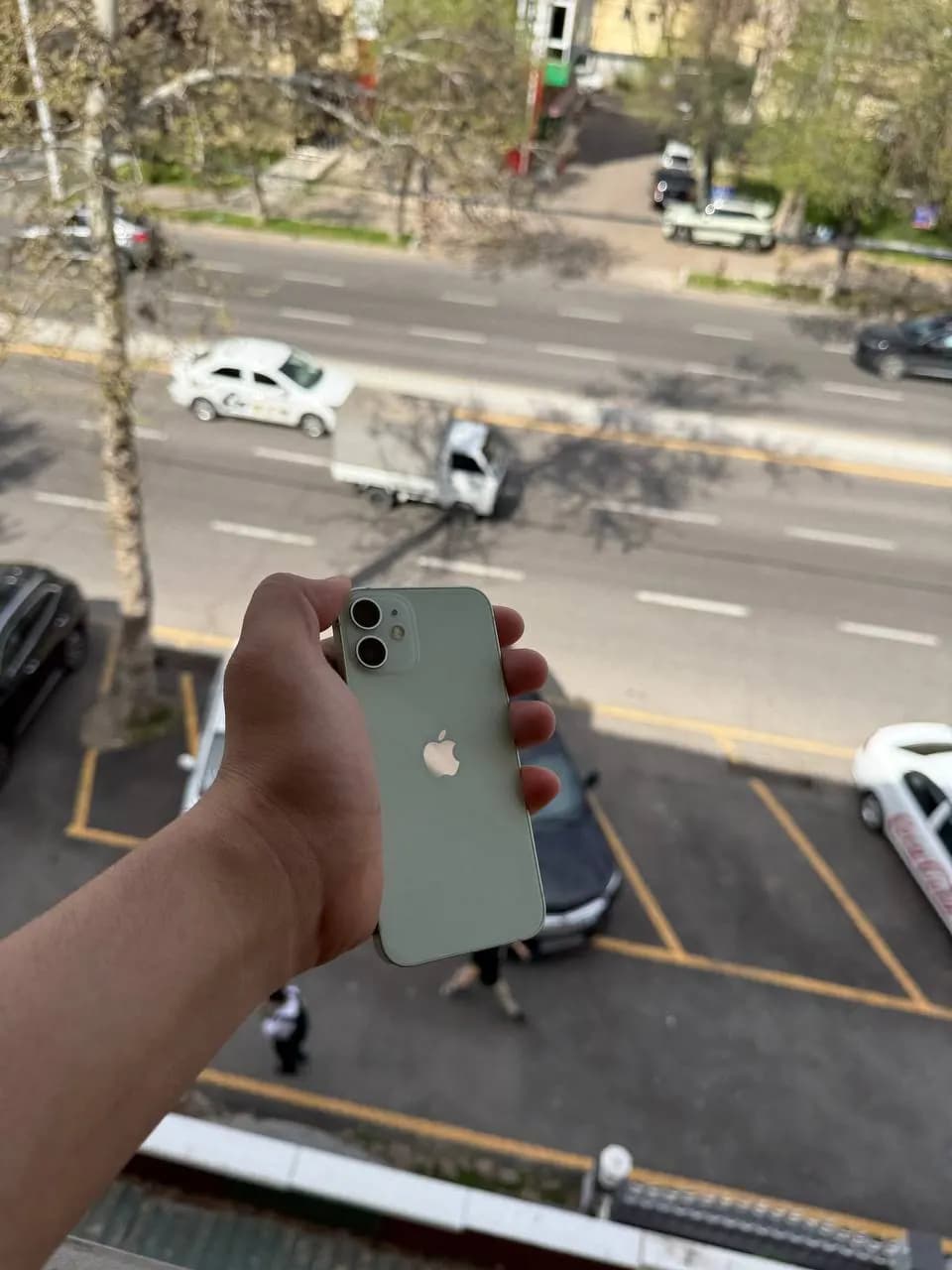 Tezda  Iphone 12 mini 64 Gb sotiladi