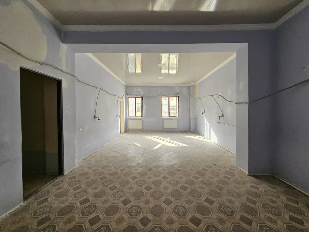 Buxoro da 3 qavatli bino podvali bilan birga ijaraga beriladi