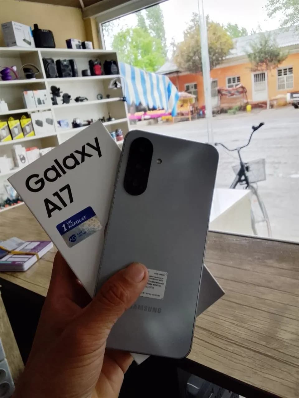 Samsung A17 продается