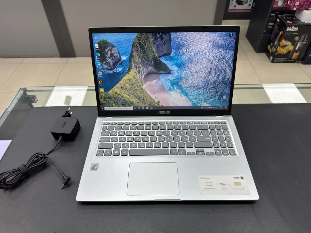 ASUS Vivobook Silver 15.6 Full HD