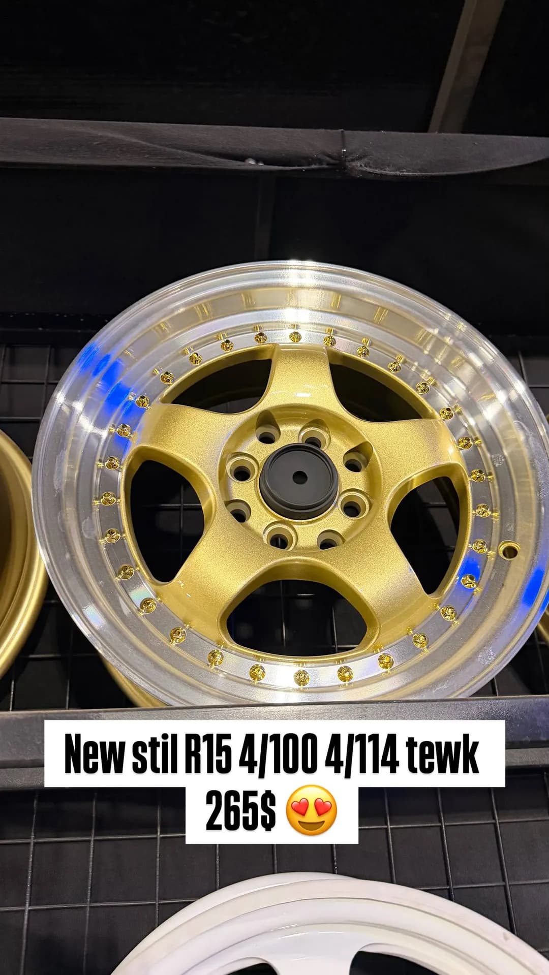 New stil R15diska 4/100 sotiladi