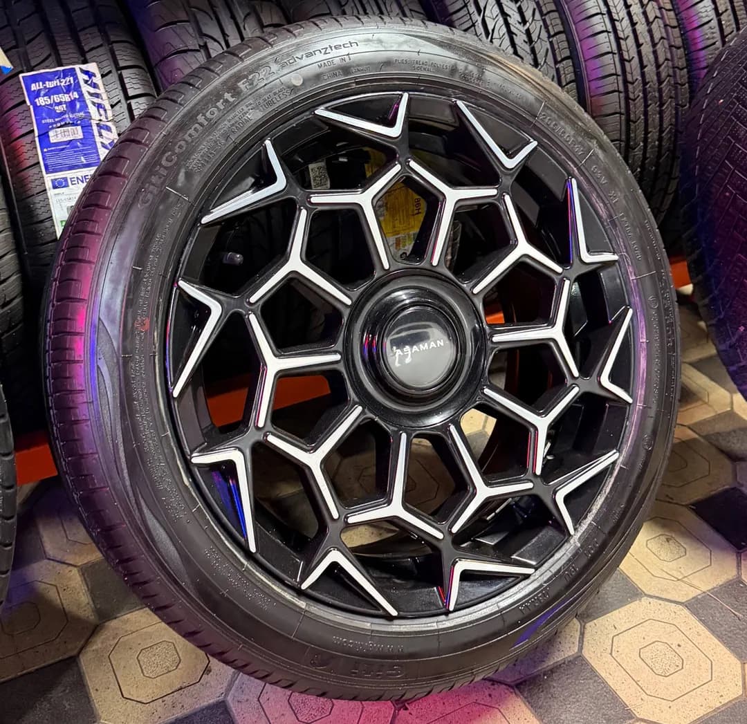 Jentra lacet onex cobalt has Asaman R17