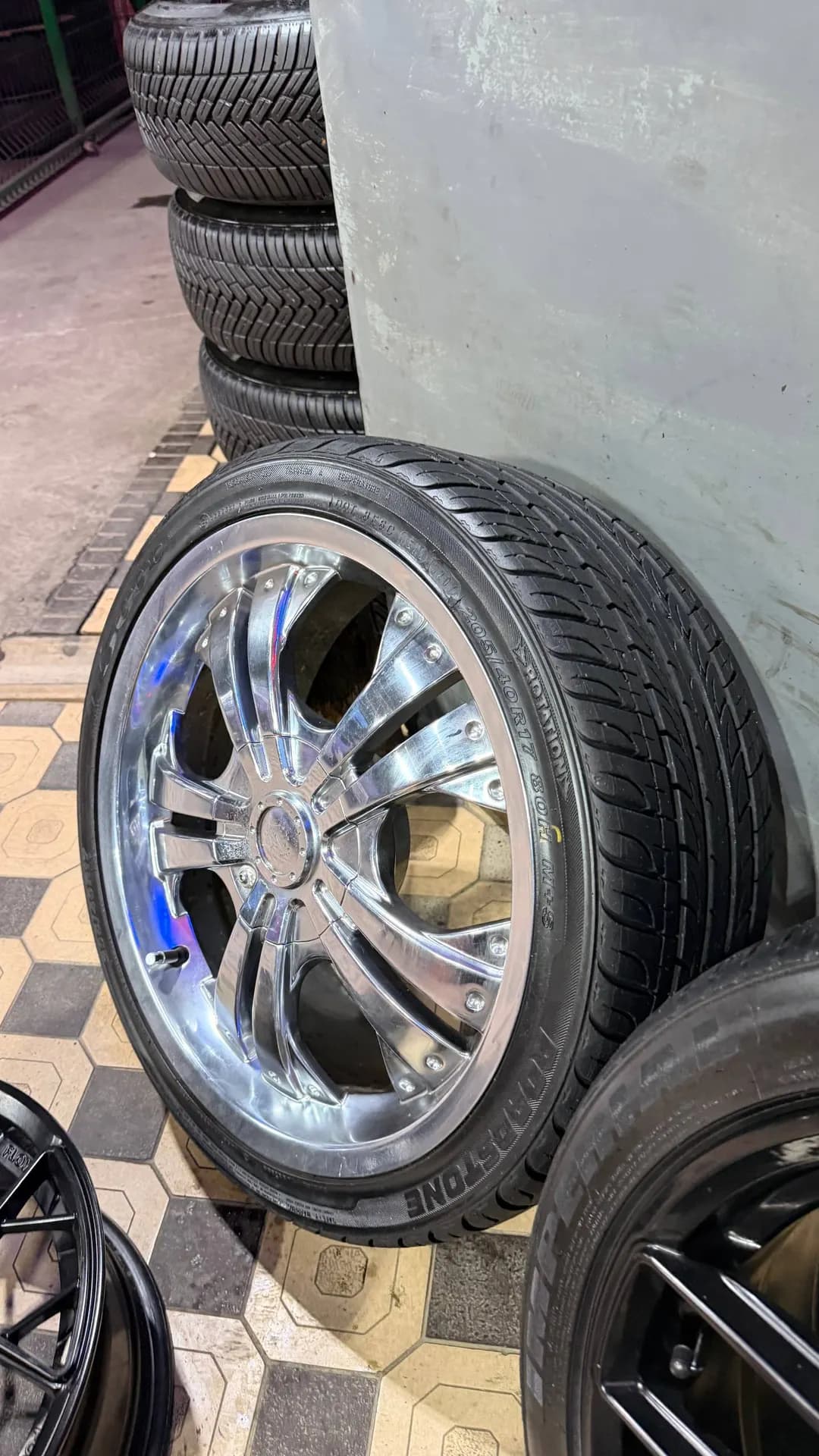Nikil R17/205/40 tires are in excellent condition