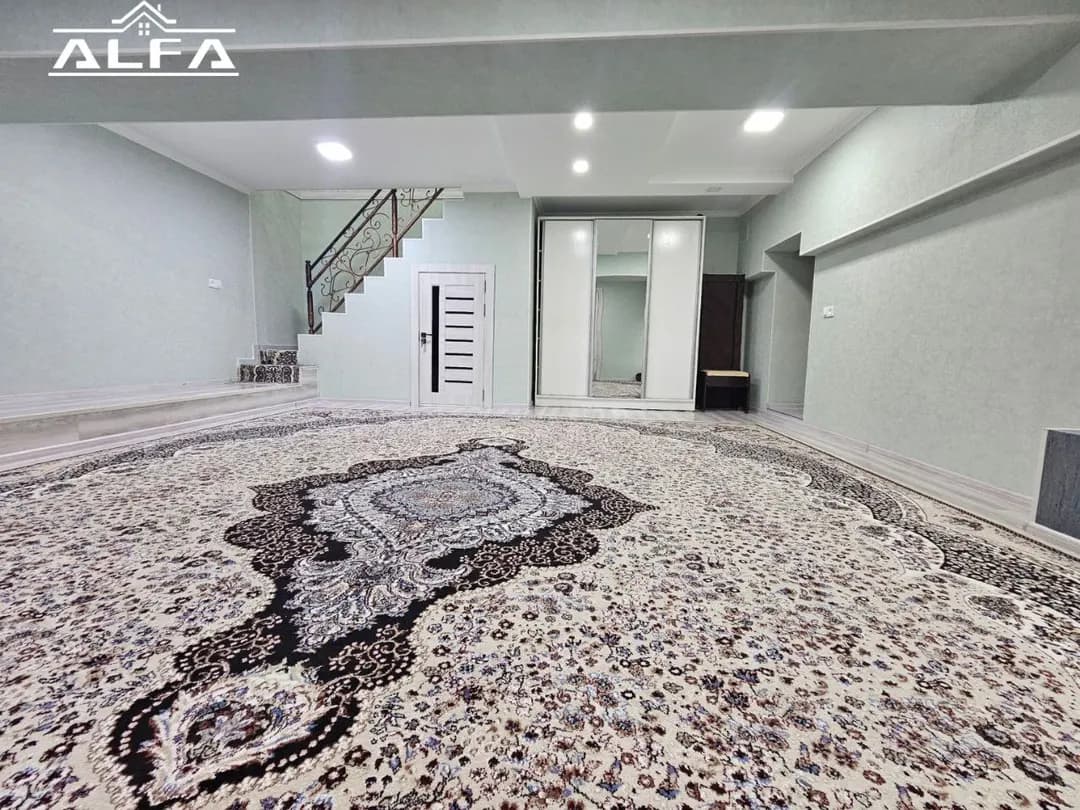 4 xonali qilingan 55m² +55m² podval dublex proyekt. 1-qavat.5 qavatli yangi gʻishtli dom.Ko‘plab jihozlari qoladi.