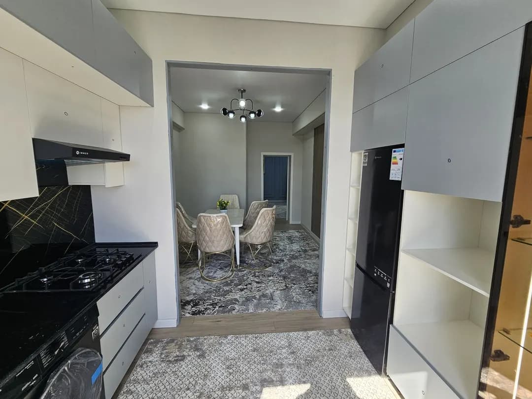 3 xonali xonadon sotiladi. 92m² 7-qavat.Barcha jihozlari qoladi