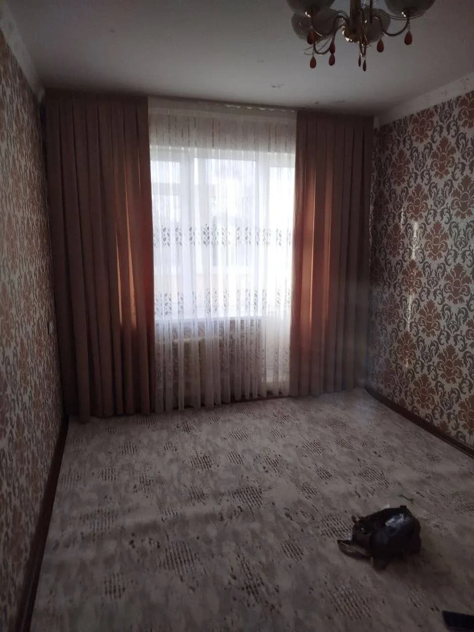 Мактаб якинидан квартира сотилади 3 хонали